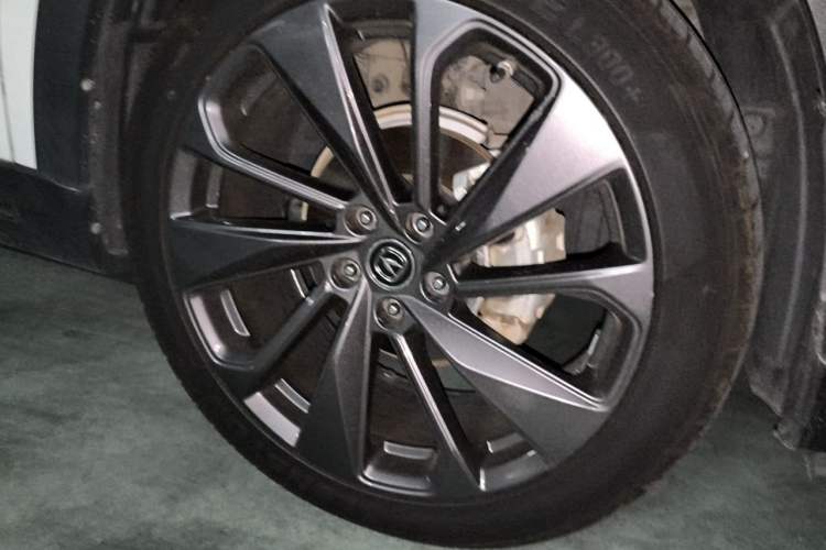 Used CHANGAN UNI-T 2020 1.5T Prestige Version Right Front Wheel Hub