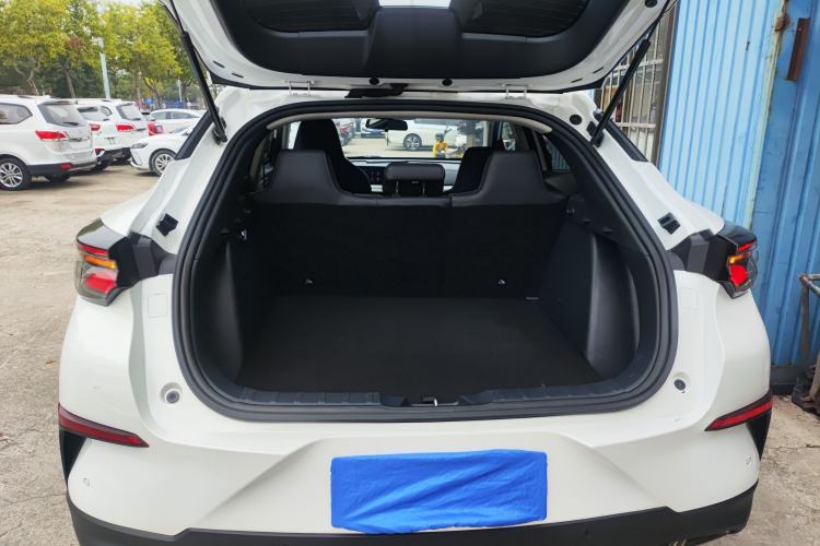 Used CHANGAN UNI-T 2020 1.5T Prestige Version Trunk
