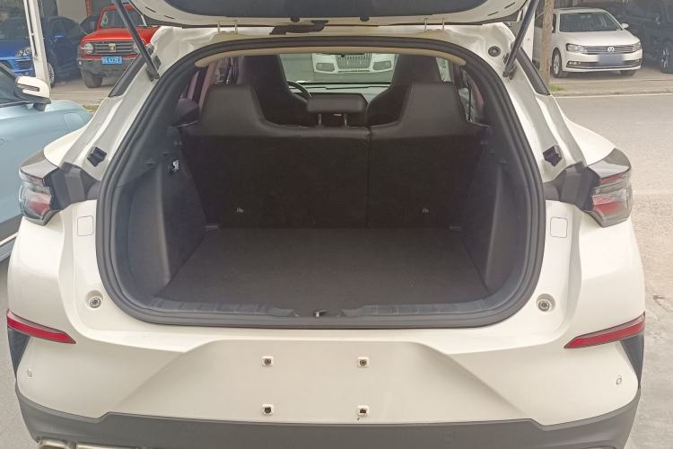 Used CHANGAN UNI-T 2020 1.5T Prestige Version Trunk