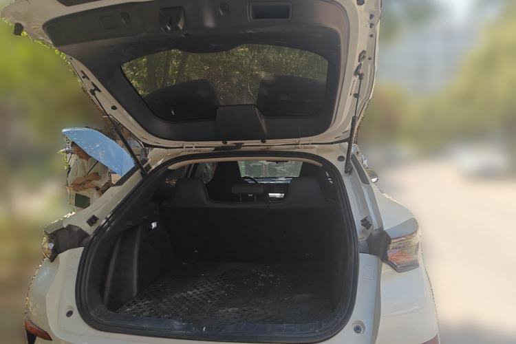 Used CHANGAN UNI-T 2020 1.5T Prestige Version Trunk