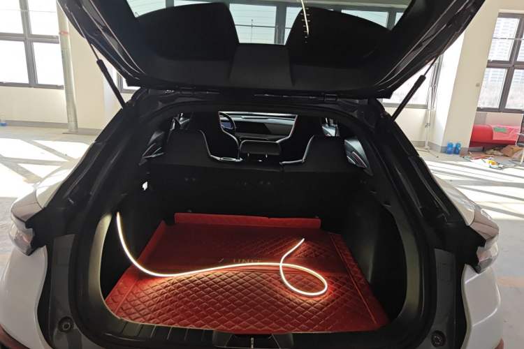 Used CHANGAN UNI-T 2020 1.5T Prestige Version Trunk