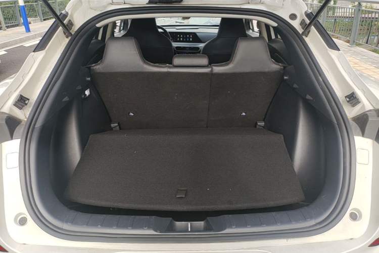 Used CHANGAN UNI-T 2020 1.5T Prestige Version Trunk