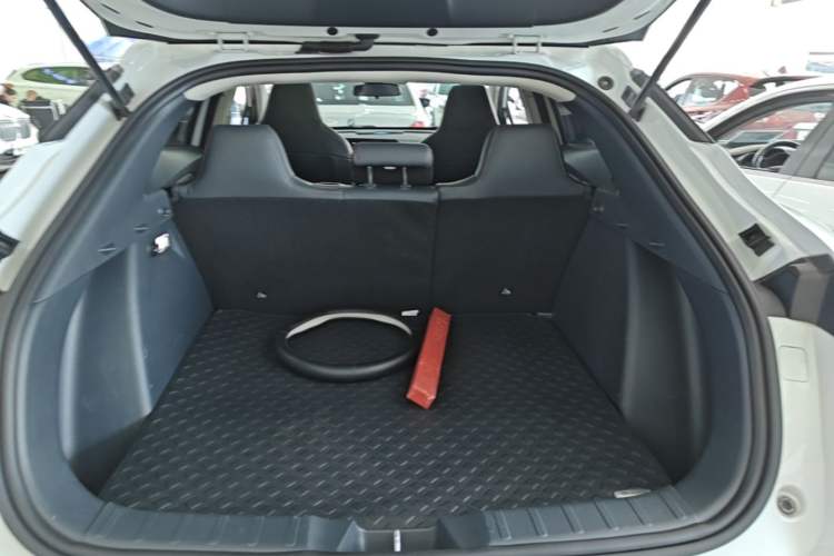 Used CHANGAN UNI-T 2020 1.5T Prestige Version Trunk