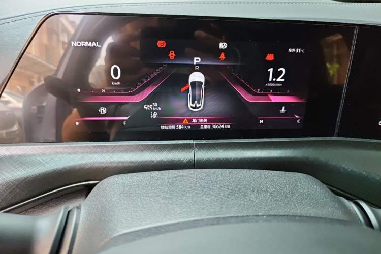 Used CHANGAN UNI-T 2021 1.5T Sport Edition Flagship Version Odometer Close Up