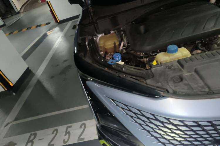 Used CHANGAN UNI-T 2021 1.5T Sport Edition Flagship Version Right Front Headlight