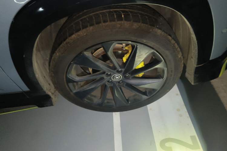 Used CHANGAN UNI-T 2021 1.5T Sport Edition Flagship Version Right Front Wheel Hub
