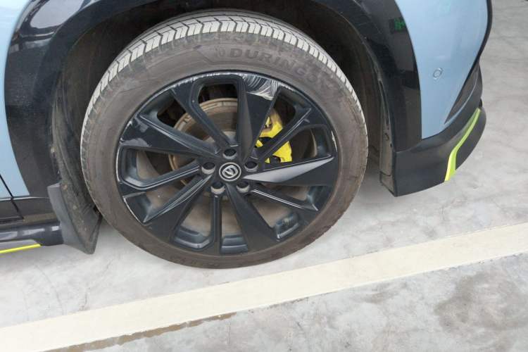 Used CHANGAN UNI-T 2021 1.5T Sport Edition Flagship Version Right Front Wheel Hub