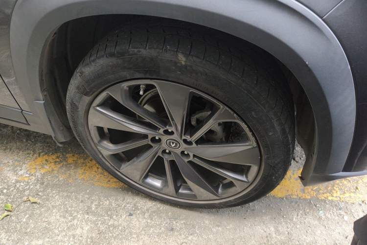 Used CHANGAN UNI-T 2021 1.5T Excellence Model Right Front Wheel Hub