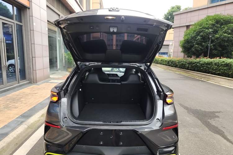 Used CHANGAN UNI-T 2021 1.5T Sport Edition Flagship Version Trunk