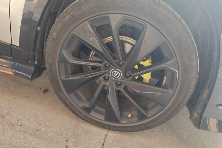 Used CHANGAN UNI-T 2021 1.5T Sport Edition Flagship Version Right Front Wheel Hub