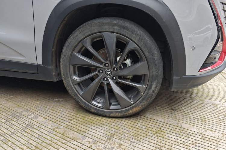 Used CHANGAN UNI-T 2021 1.5T Sport Edition Flagship Version Right Front Wheel Hub