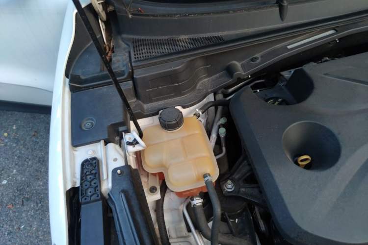 Used CHANGAN UNI-T 2021 1.5T Sport Edition Flagship Version Engine Bay Right