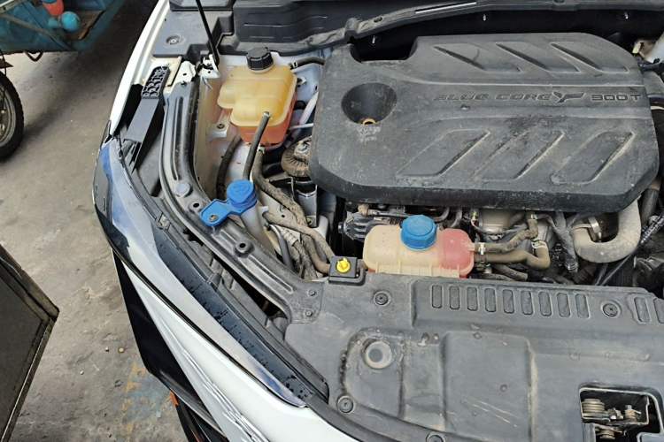 Used CHANGAN UNI-T 2021 1.5T Sport Edition Flagship Version Engine Bay Right