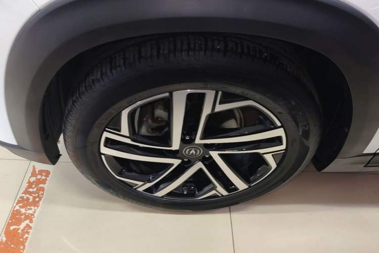Used CHANGAN UNI-T 2021 1.5T Excellence Model Left Front Wheel Hub