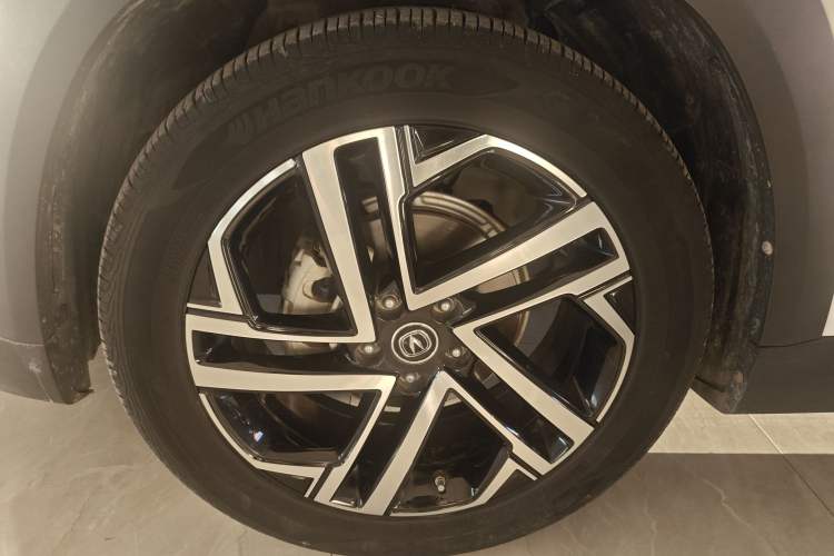 Used CHANGAN UNI-T 2021 1.5T Excellence Model Left Front Wheel Hub