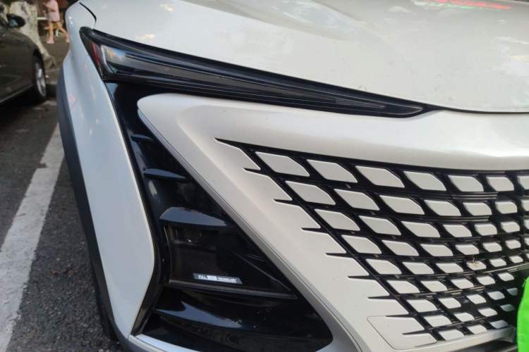 Used CHANGAN UNI-T 2021 1.5T Sport Edition Flagship Version Right Front Headlight