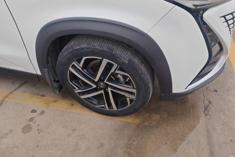 Used CHANGAN UNI-T 2021 1.5T Excellence Model Right Front Wheel Hub