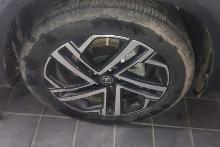 Used CHANGAN UNI-T 2021 1.5T Excellence Model Right Front Wheel Hub
