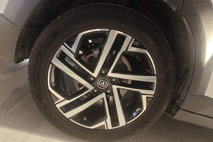 Used CHANGAN UNI-T 2021 1.5T Excellence Model Right Rear Wheel Hub
