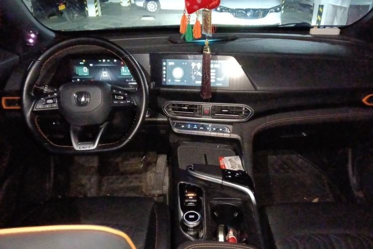 Used CHANGAN UNI-T 2022 1.5T Prestige Version Center Console