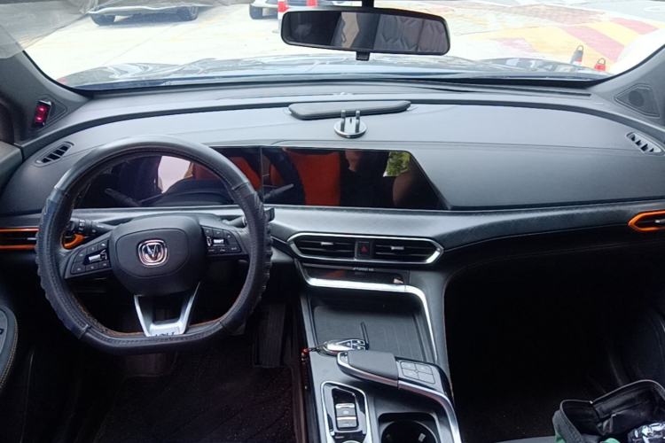 Used CHANGAN UNI-T 2022 1.5T Prestige Version Center Console
