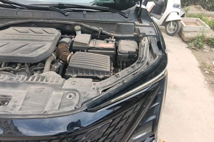 Used CHANGAN UNI-T 2022 1.5T Prestige Version Engine Bay Left