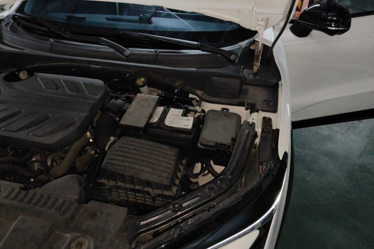 Used CHANGAN UNI-T 2022 1.5T Sport Edition Flagship Version Engine Bay Left