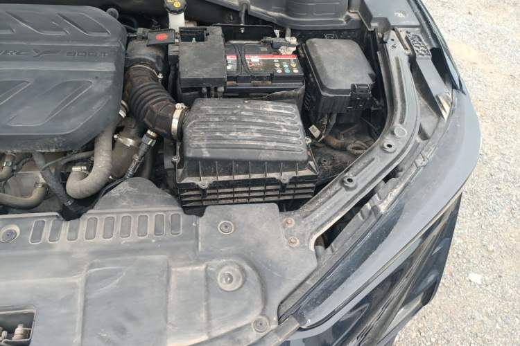 Used CHANGAN UNI-T 2022 1.5T Prestige Version Engine Bay Left