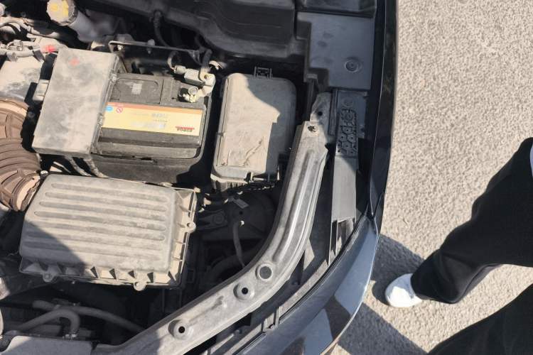 Used CHANGAN UNI-T 2022 1.5T Prestige Version Engine Bay Left