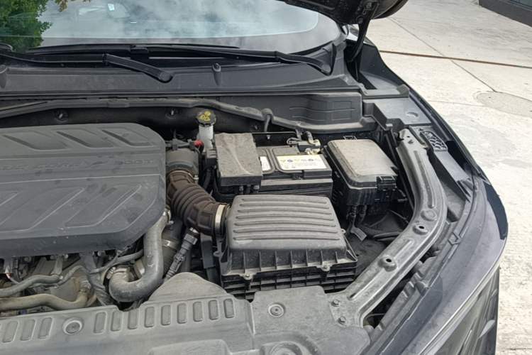 Used CHANGAN UNI-T 2022 1.5T Prestige Version Engine Bay Left