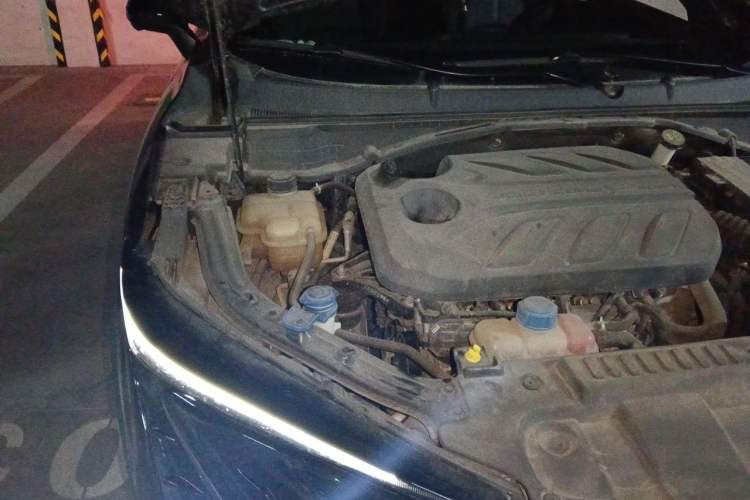 Used CHANGAN UNI-T 2022 1.5T Prestige Version Engine Bay Right
