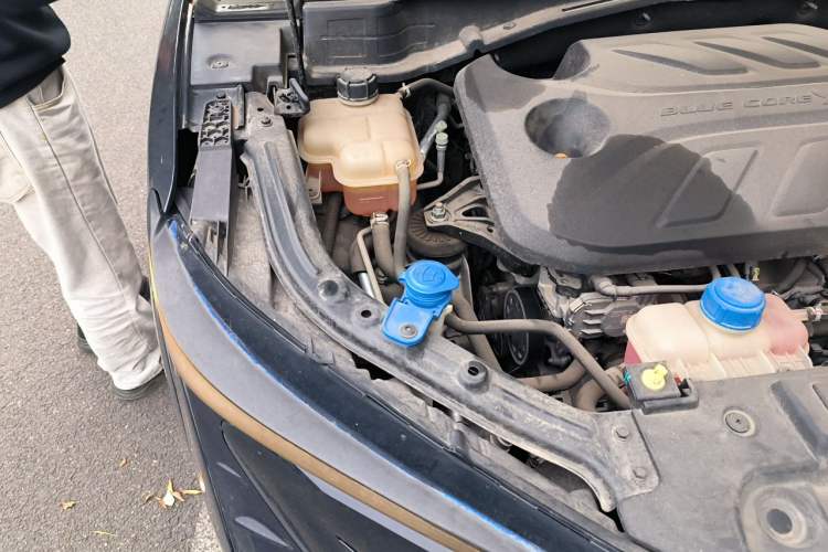 Used CHANGAN UNI-T 2022 1.5T Sport Edition Premium Version Engine Bay Right