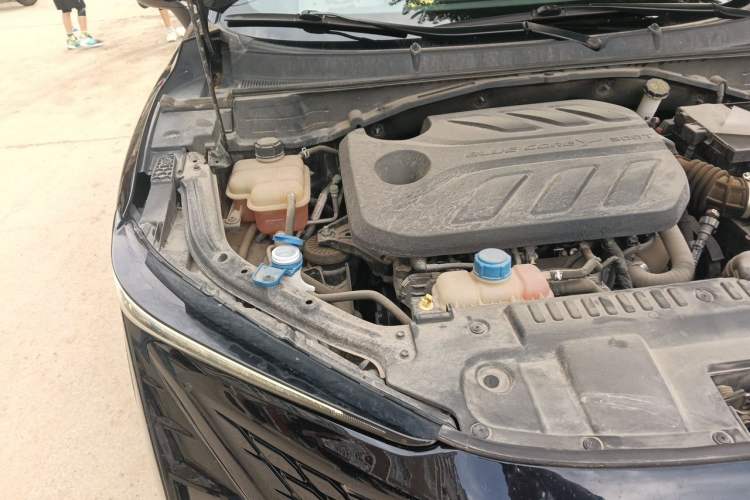 Used CHANGAN UNI-T 2022 1.5T Prestige Version Engine Bay Right