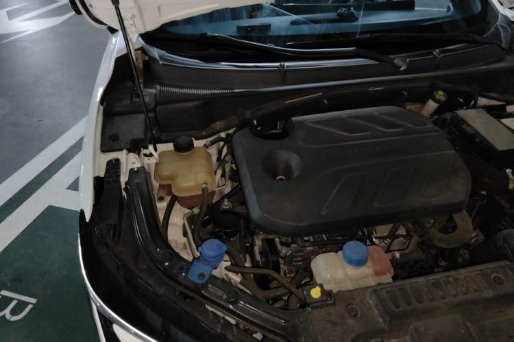 Used CHANGAN UNI-T 2022 1.5T Sport Edition Flagship Version Engine Bay Right