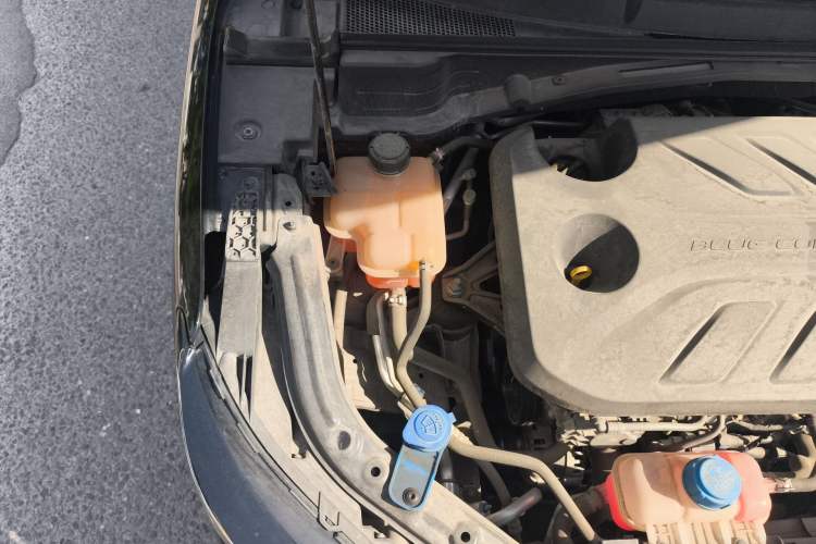 Used CHANGAN UNI-T 2022 1.5T Prestige Version Engine Bay Right