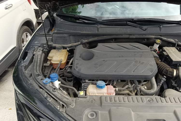 Used CHANGAN UNI-T 2022 1.5T Prestige Version Engine Bay Right