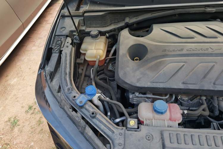 Used CHANGAN UNI-T 2022 1.5T Prestige Version Engine Bay Right
