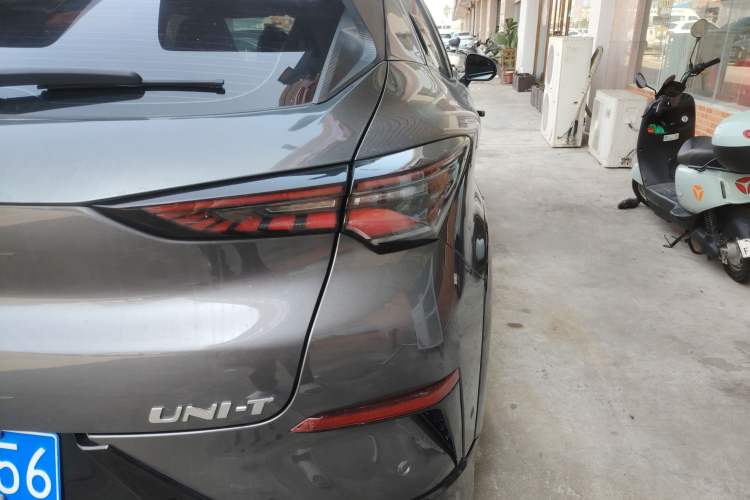 Used CHANGAN UNI-T 2022 1.5T Sport Edition Flagship Version Exterior 3