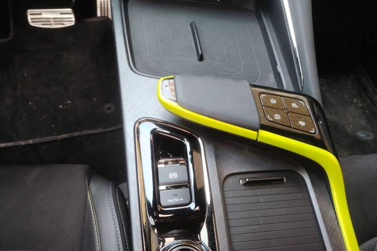 Used CHANGAN UNI-T 2022 1.5T Sport Edition Flagship Version Gear Lever
