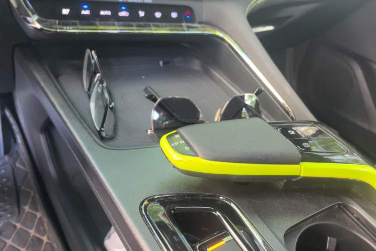 Used CHANGAN UNI-T 2022 1.5T Sport Edition Premium Version Gear Lever