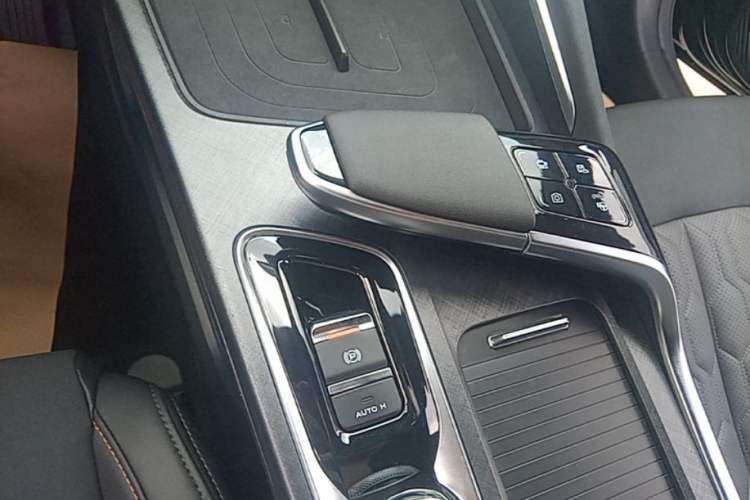 Used CHANGAN UNI-T 2022 1.5T Flagship Edition Gear Lever