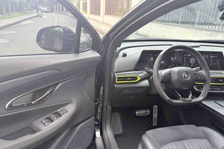 Used CHANGAN UNI-T 2022 1.5T Sport Edition Flagship Version Interior 3