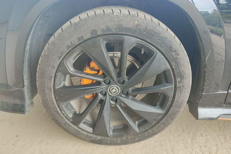 Used CHANGAN UNI-T 2022 1.5T Sport Edition Flagship Version Left Front Wheel Hub