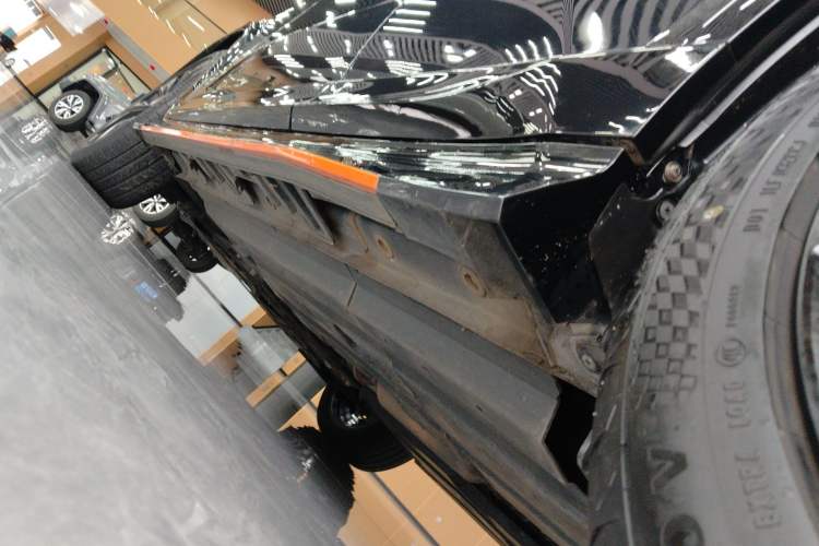 Used CHANGAN UNI-T 2022 1.5T Sport Edition Premium Version Left Side Sill