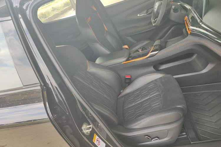 Used CHANGAN UNI-T 2022 1.5T Sport Edition Flagship Version Right Front Seat