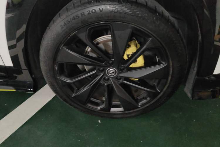 Used CHANGAN UNI-T 2022 1.5T Sport Edition Flagship Version Right Front Wheel Hub