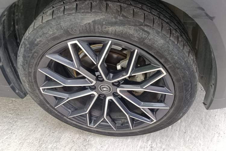 Used CHANGAN UNI-T 2022 1.5T Prestige Version Right Front Wheel Hub