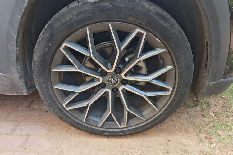 Used CHANGAN UNI-T 2022 1.5T Prestige Version Right Front Wheel Hub