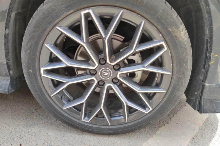 Used CHANGAN UNI-T 2022 1.5T Sport Edition Premium Version Right Front Wheel Hub