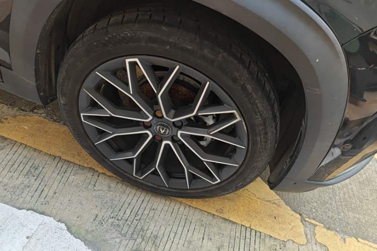 Used CHANGAN UNI-T 2022 1.5T Flagship Edition Right Front Wheel Hub